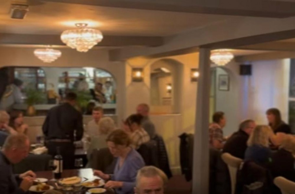Un bărbat mort de 9 ani, surprins de soție într-un clip promoţional al unui restaurant